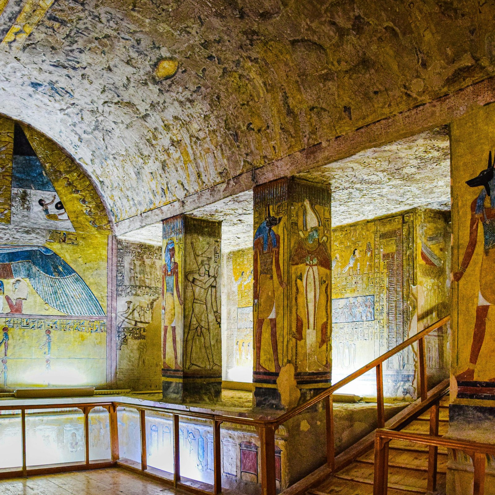 Valley of the Kings, Hatshepsut & Colossi of Memnon Day Tour