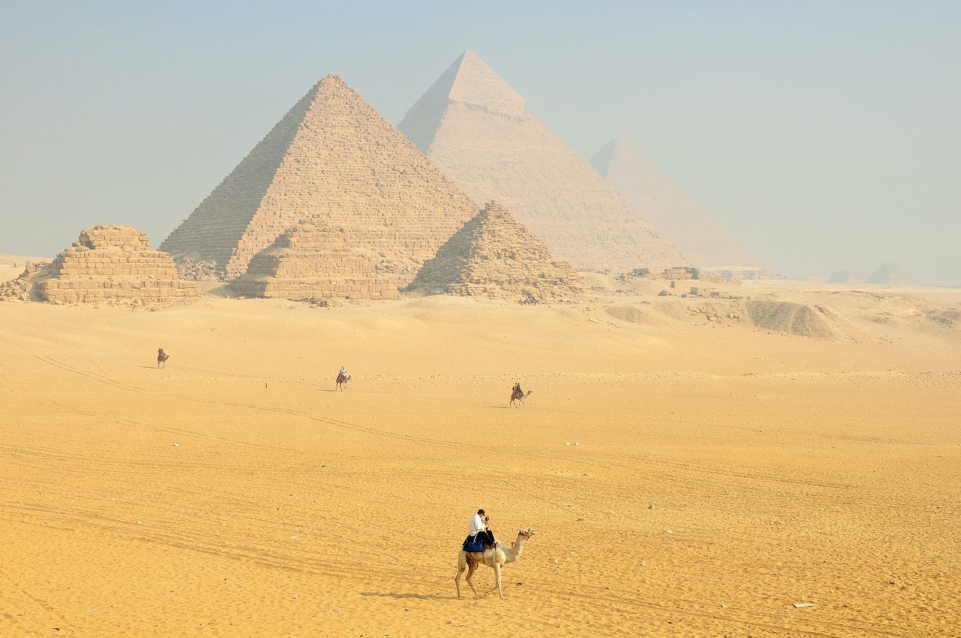 pyramids of giza tour